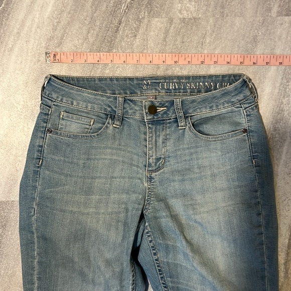 NY&Co light wash Soho Curvy Skinny Crop size 6 no holes cuffed at shin capri - Picture 4 of 6